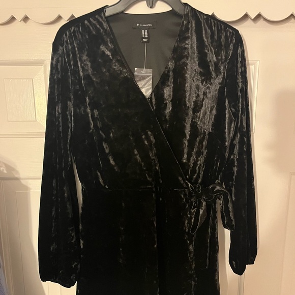 H by Halston, black velvet dress. - Picture 1 of 7